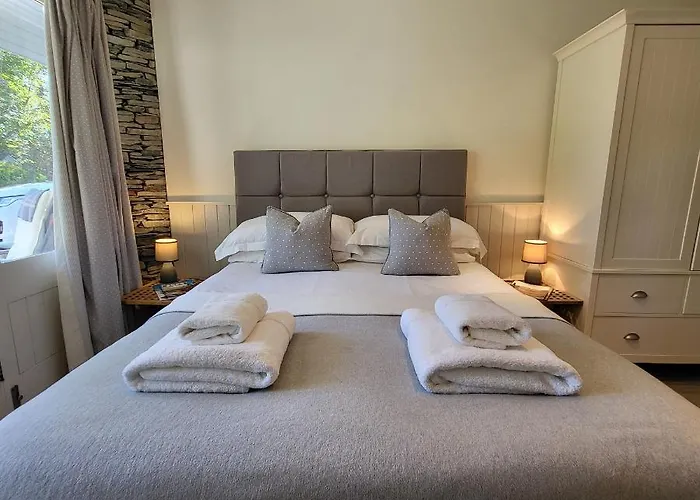 The Nest, Clappersgate, *