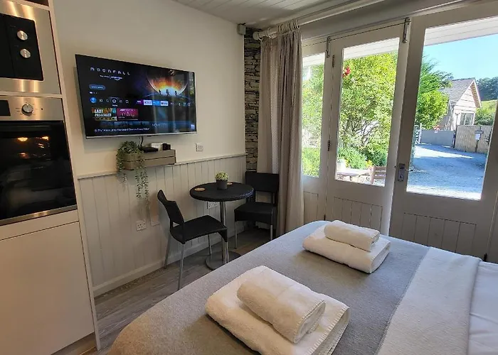 The Nest, Clappersgate, *